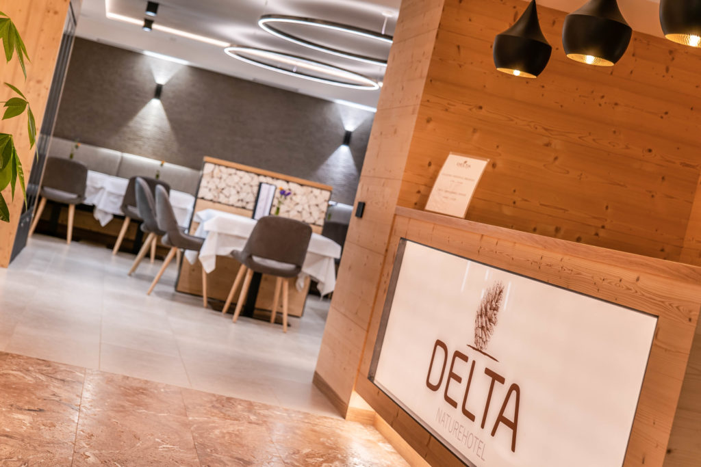 Dieses Bild hat ein leeres Alt-Attribut. Der Dateiname ist Naturhotel-Delta-Lounge-WEB-53-1024x683.jpg